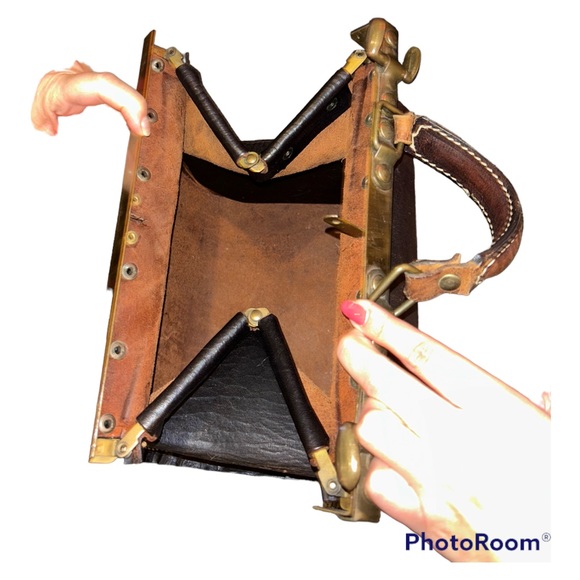 The Doctor’s Bag - Picture 5 of 17